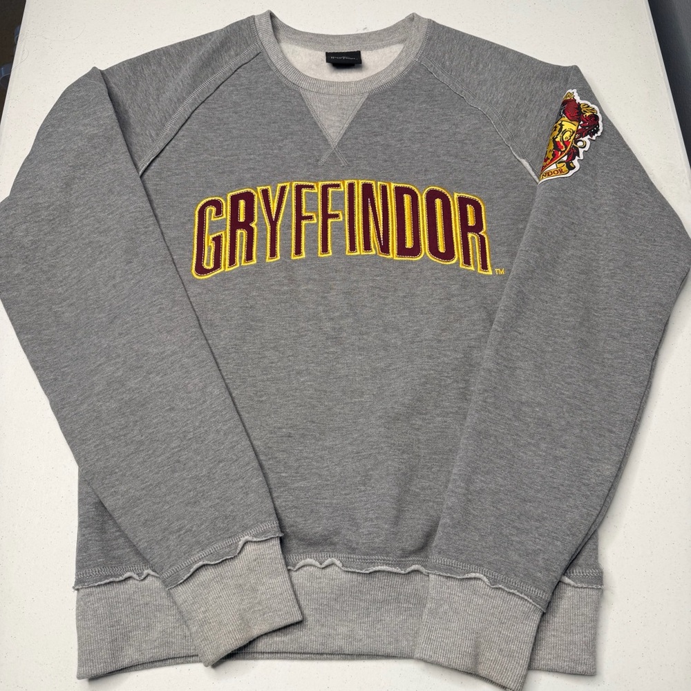 Warner Bros. Gray Crewneck Sweatshirt with Gold & Red Gryffindor Logo - Picture 7 of 8